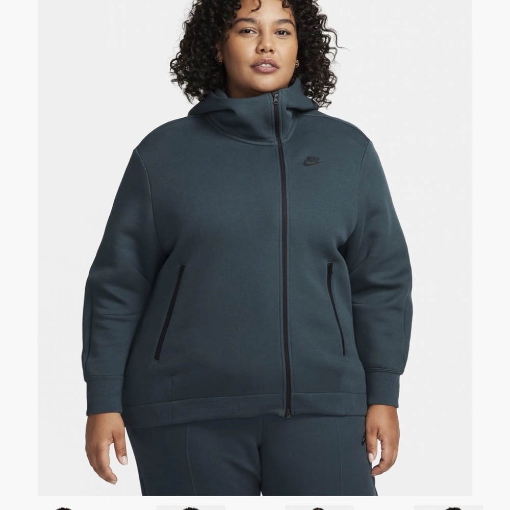NIKE TECH FLEECE OVERSIZED FULL-ZIP HOODIE